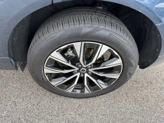 Used 2025 Volvo XC60 B5 Core AWD/4WD image 7