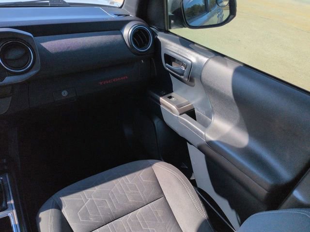Used 2019 Toyota Tacoma TRD Sport image 17
