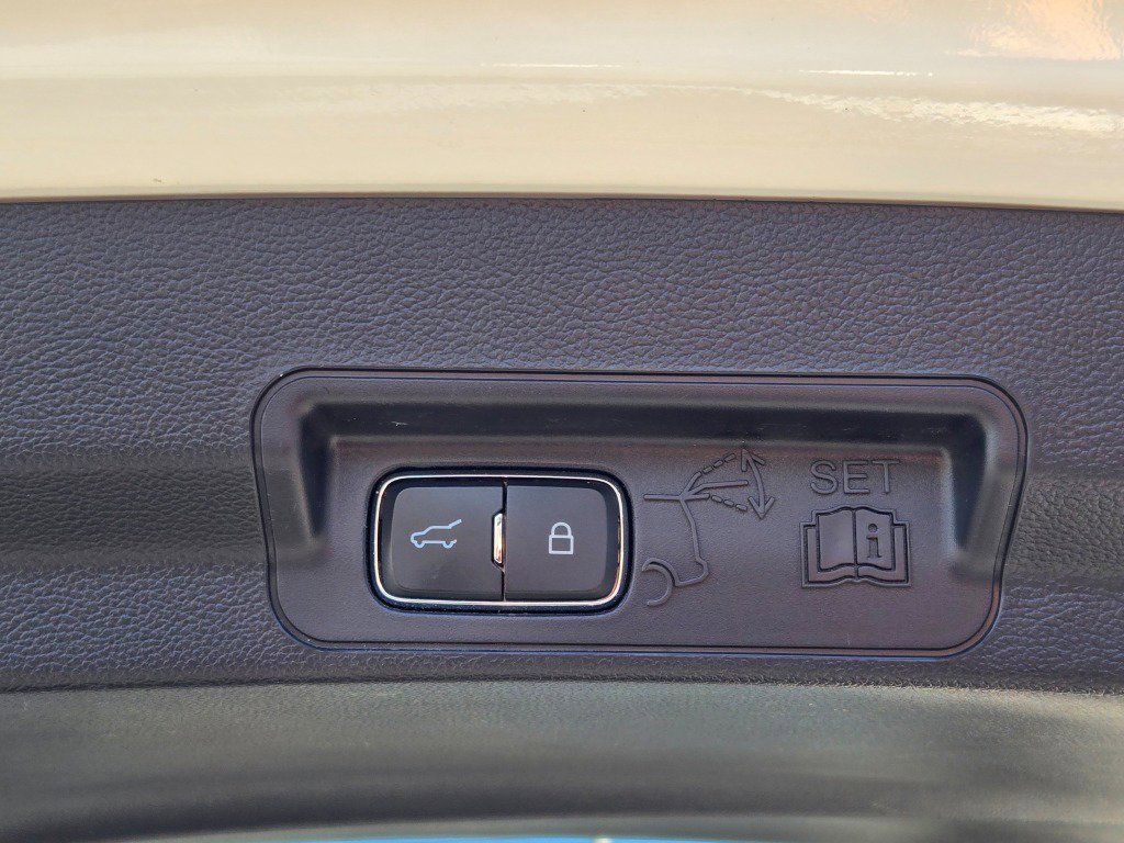 Certified 2022 Ford Explorer ST w/ ST Street Pack image 15