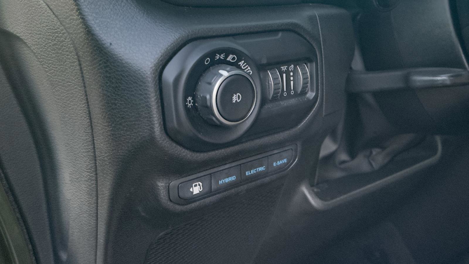 Used 2022 Jeep Wrangler Unlimited Sahara w/ Cold Weather Group image 14