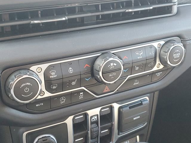 Used 2025 Jeep Wrangler Unlimited Rubicon w/ Convenience Group image 16