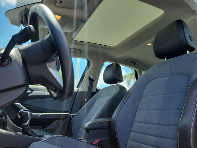 Used 2025 Volkswagen Jetta SE FWD image 17
