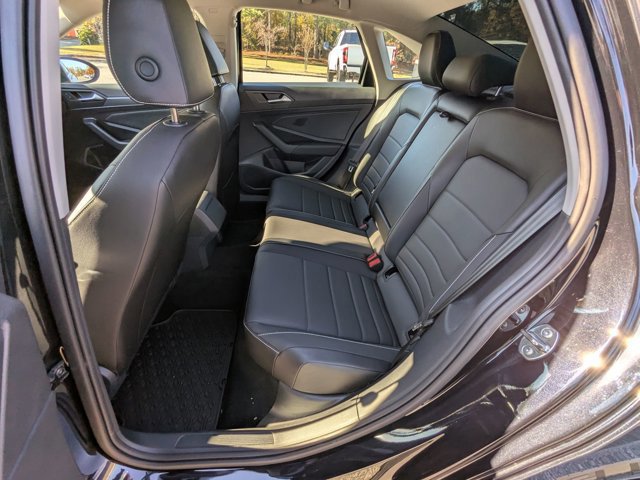 Used 2023 Volkswagen Jetta SE image 32