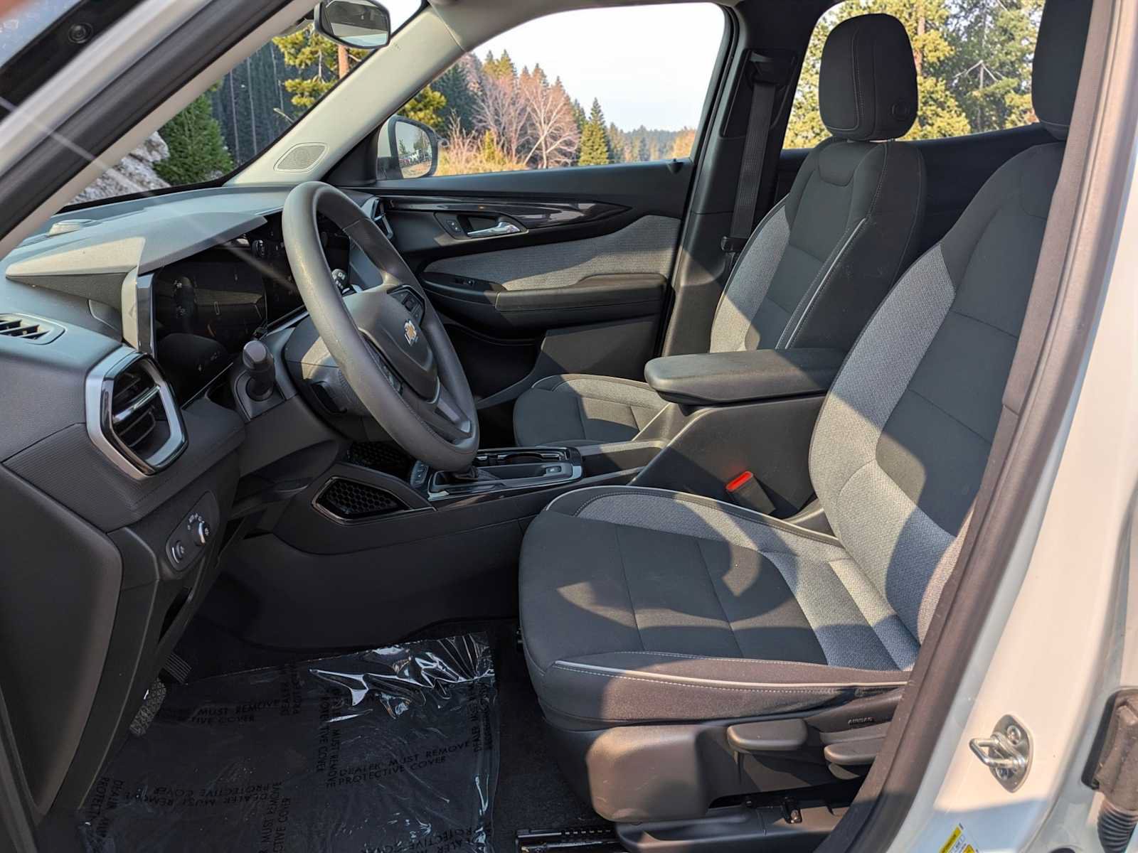 Used 2025 Chevrolet TrailBlazer LT AWD/4WD image 14