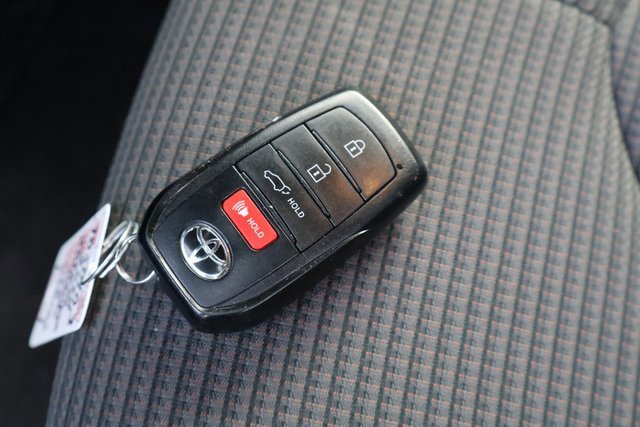 Used 2024 Toyota Highlander LE image 37