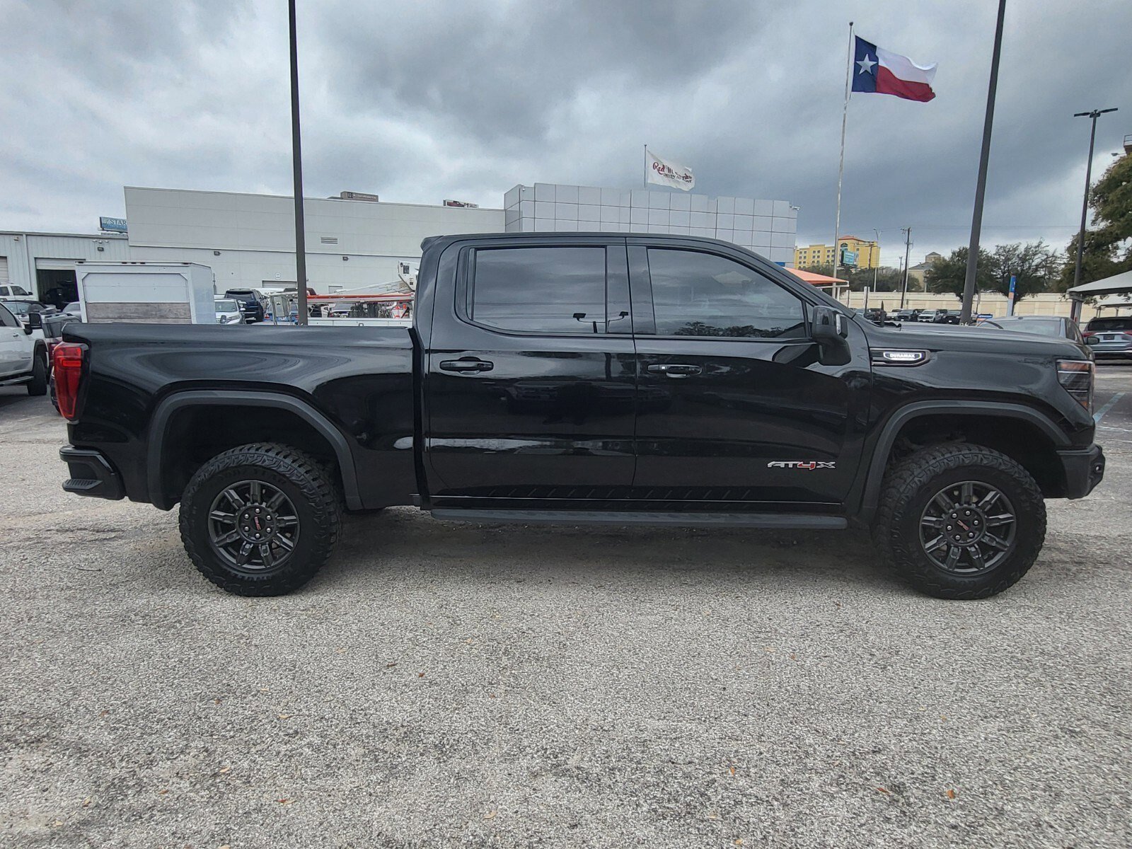 Used 2024 GMC Sierra 1500 AT4X image 2