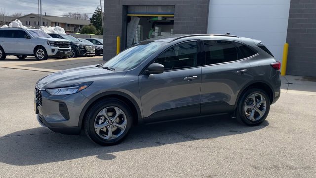 Certified 2025 Ford Escape ST-Line w/ Cold Weather Package FWD image 6