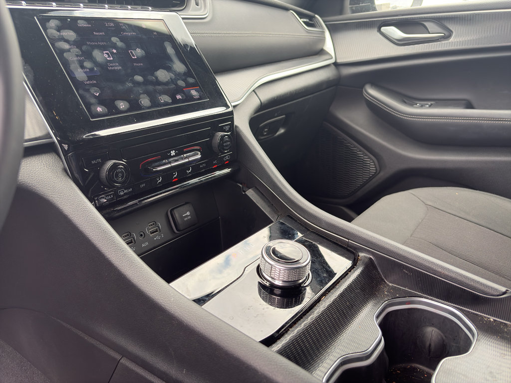 Used 2025 Jeep Grand Cherokee L Laredo RWD image 8