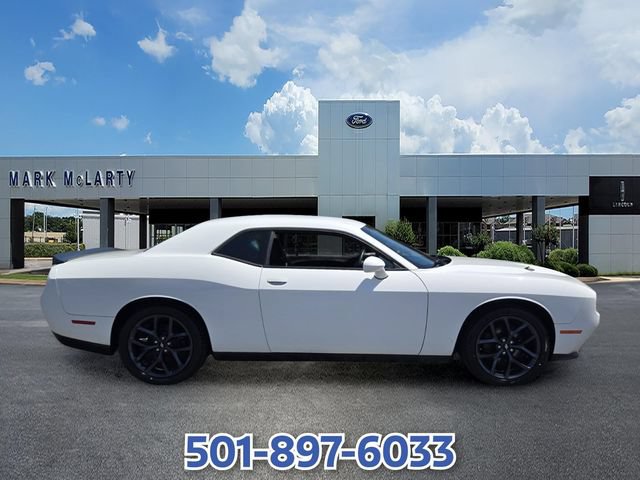 Used 2019 Dodge Challenger SXT w/ Blacktop Package RWD image 6