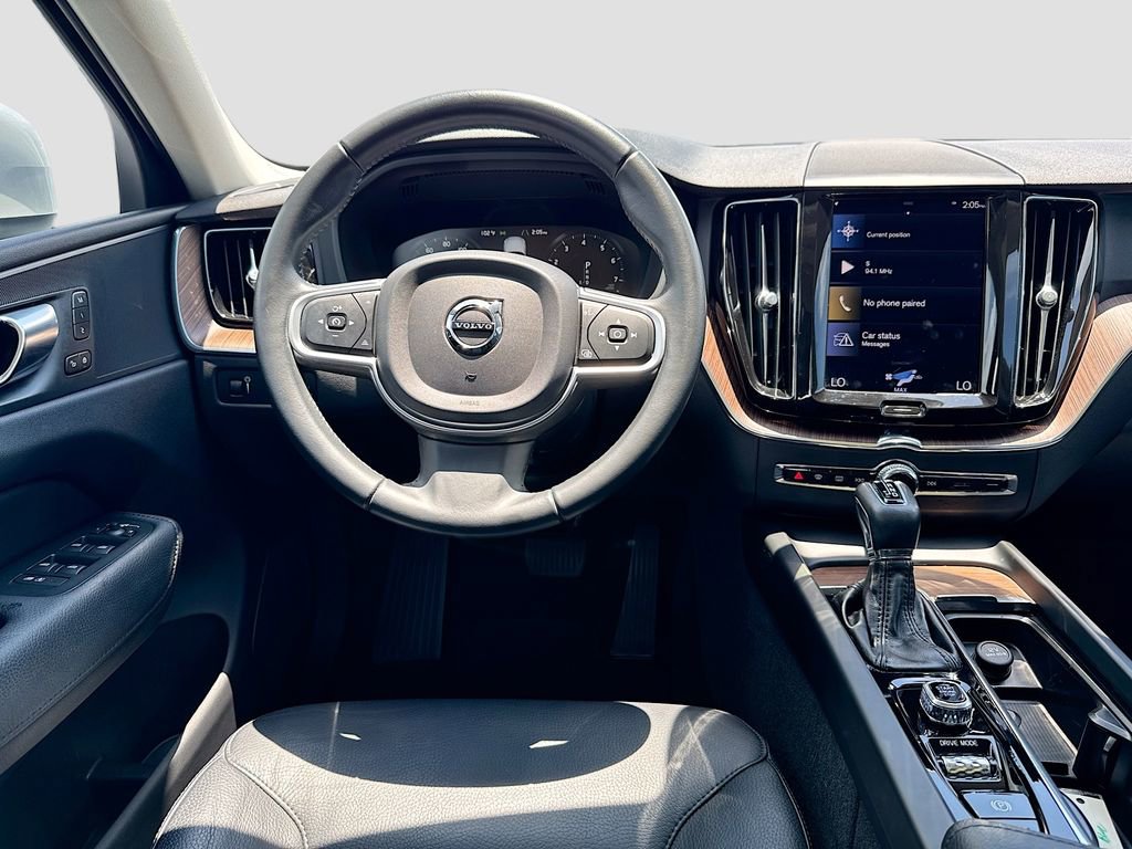 Used 2021 Volvo XC60 T5 Momentum w/ Premium Package FWD image 25
