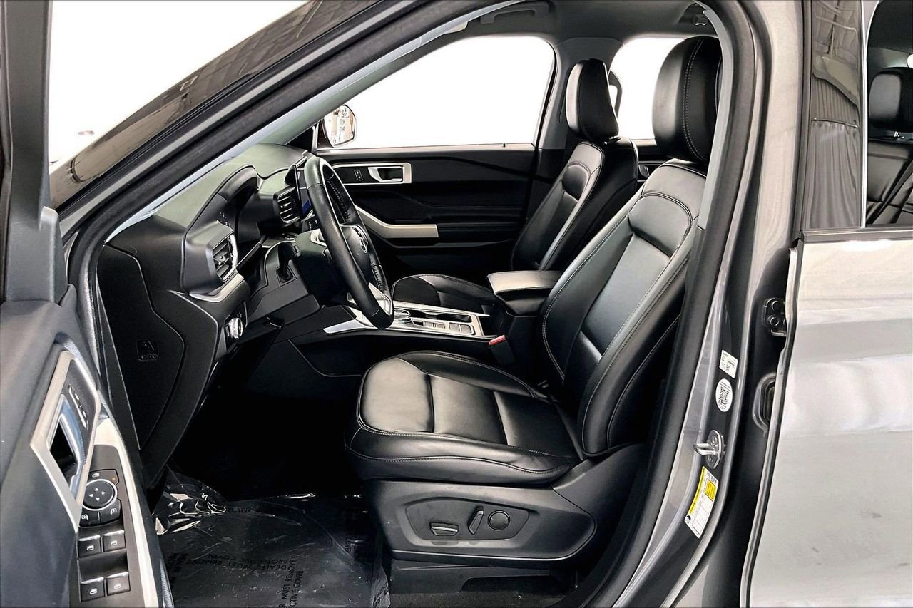 Certified 2023 Ford Explorer XLT w/ Equipment Group 202A image 19