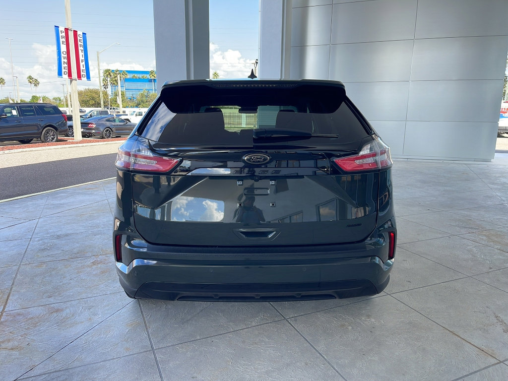 Certified 2024 Ford Edge SE w/ Black Appearance Package image 6