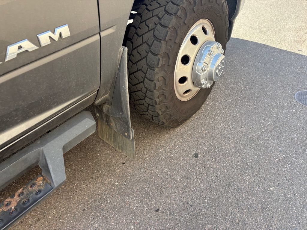 Used 2024 RAM 3500 Laramie w/ Towing Technology Group AWD/4WD image 15