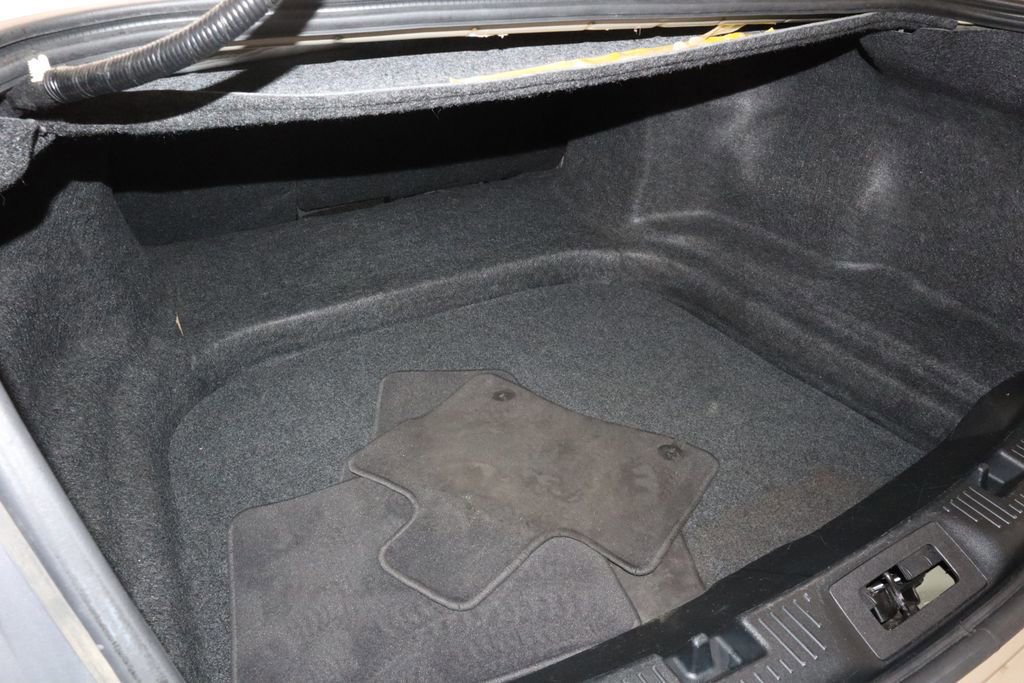 Certified 2018 Ford Taurus SEL image 17