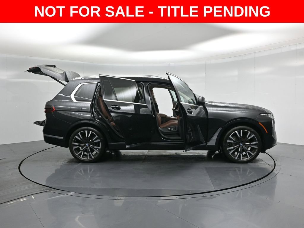 Used 2023 BMW X7 xDrive40i w/ Parking Assistance Package image 3