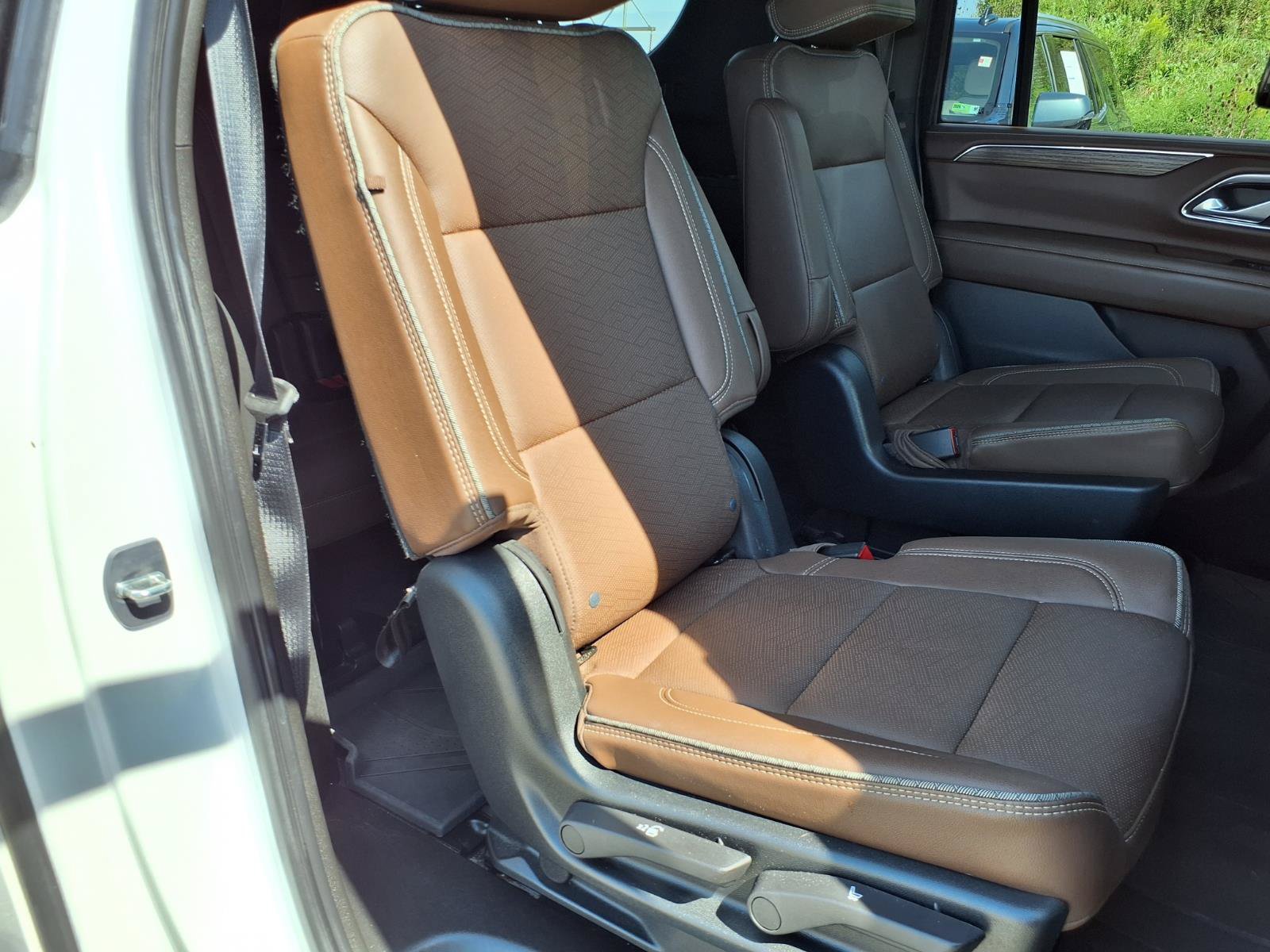 Used 2023 Chevrolet Suburban High Country w/ Advanced Technology Package AWD/4WD image 7