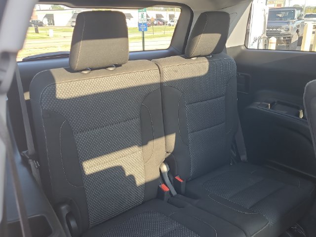 Used 2023 GMC Acadia SLE w/ Driver Convenience Package FWD image 18