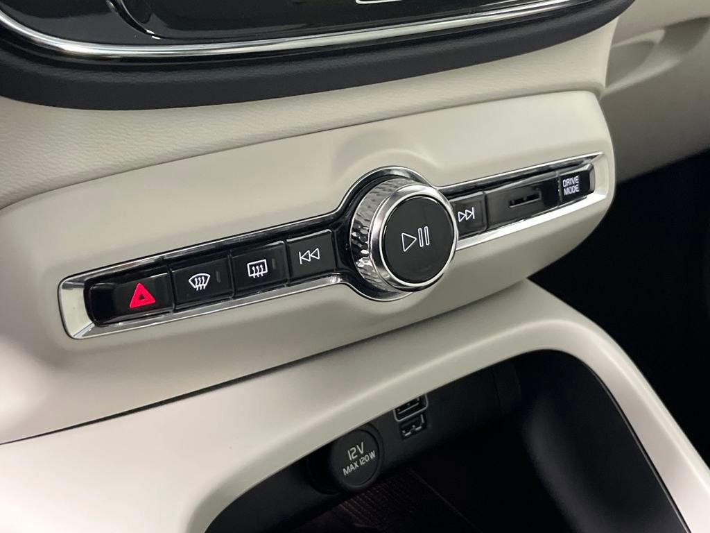 Used 2022 Volvo XC40 T5 Inscription image 21