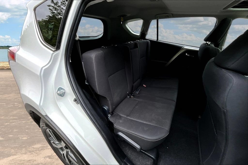 Used 2018 Toyota RAV4 XLE FWD image 27