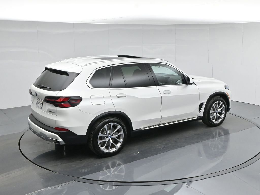 Used 2025 BMW X5 xDrive50e image 16