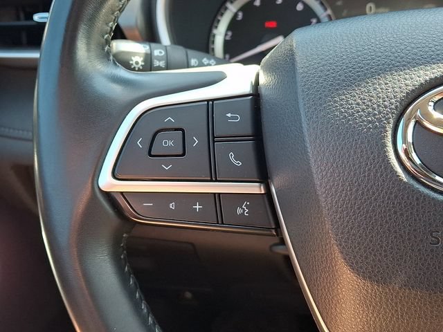 Used 2022 Toyota Highlander XLE AWD/4WD image 25