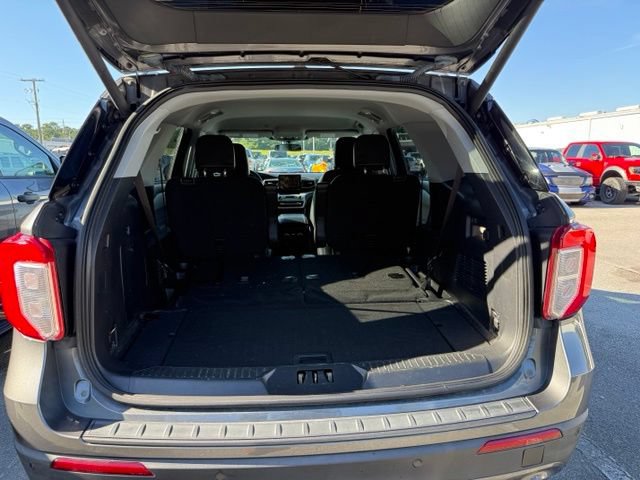 Certified 2022 Ford Explorer XLT w/ Equipment Group 202A AWD/4WD image 5