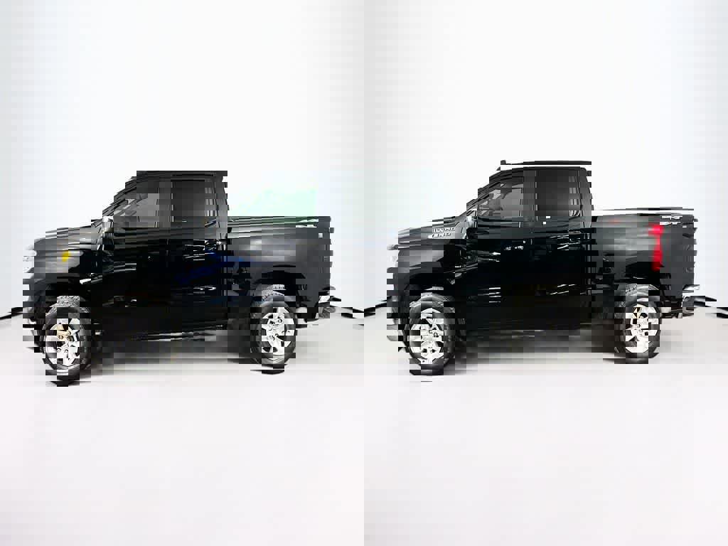 Used 2025 Chevrolet Silverado 1500 LT image 2