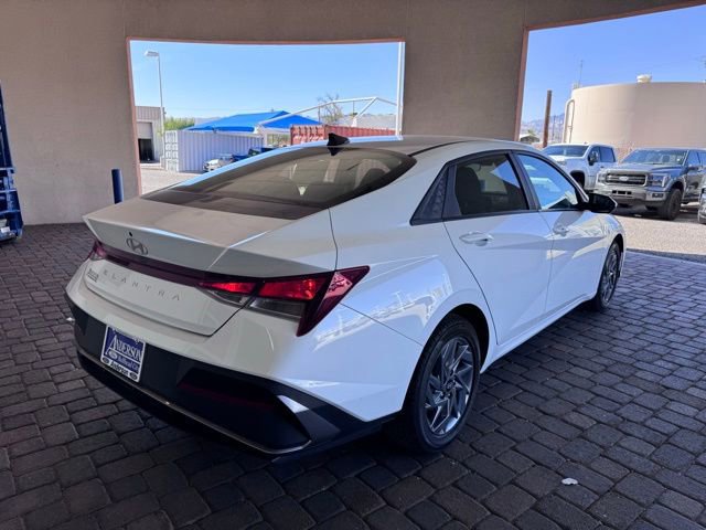 Used 2024 Hyundai Elantra SEL image 5