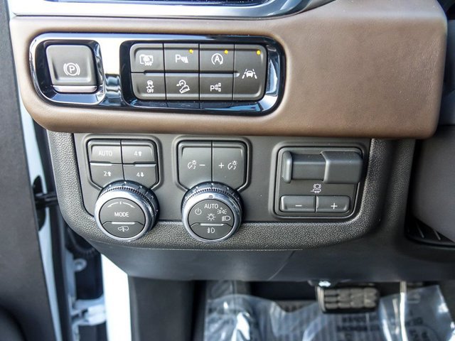 Used 2026 GMC Yukon Denali Ultimate AWD/4WD image 32