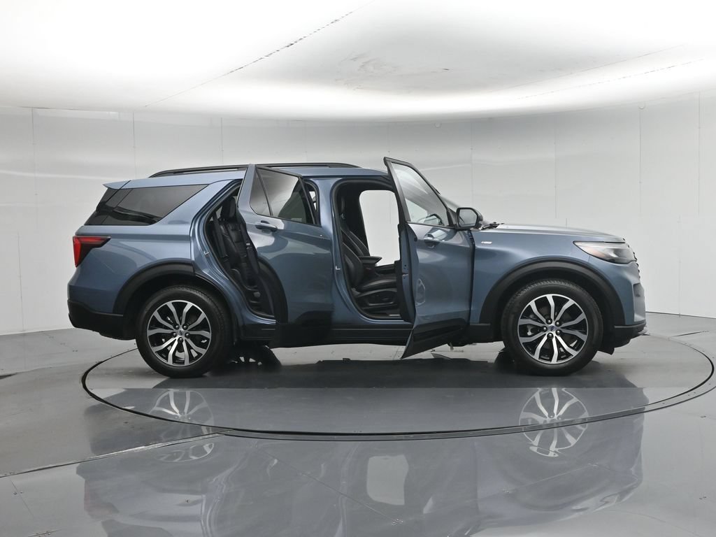 Certified 2025 Ford Explorer ST-Line w/ Premium Package RWD image 5