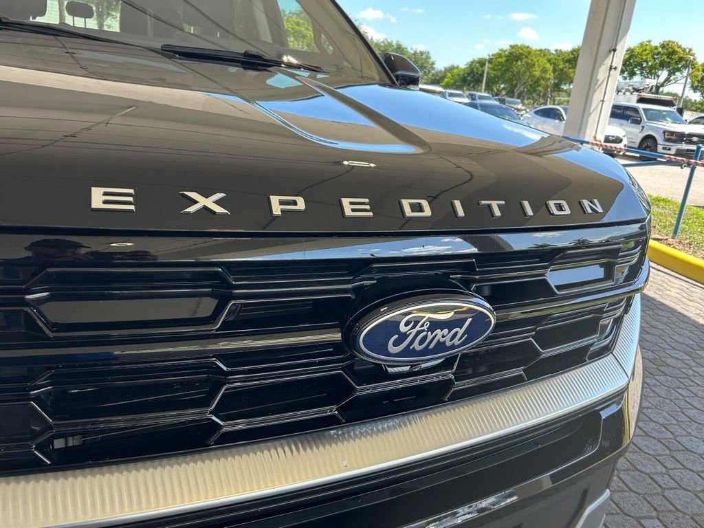 Certified 2025 Ford Expedition Platinum w/ Driver's Package AWD/4WD image 22