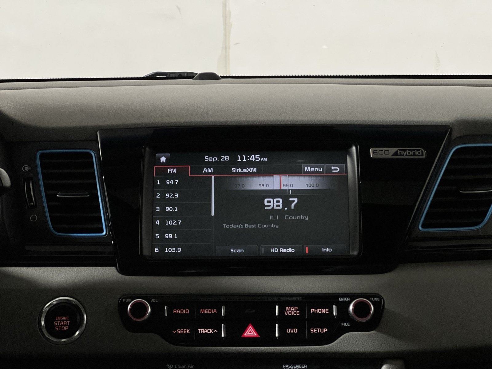 Used 2017 Kia Niro Touring FWD image 18