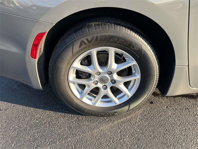 Used 2023 Chrysler Pacifica Touring-L image 11