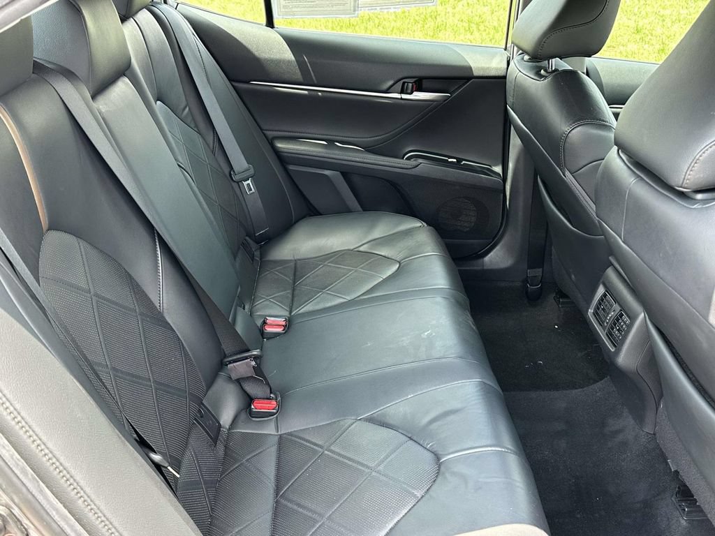 Used 2018 Toyota Camry XLE FWD image 11