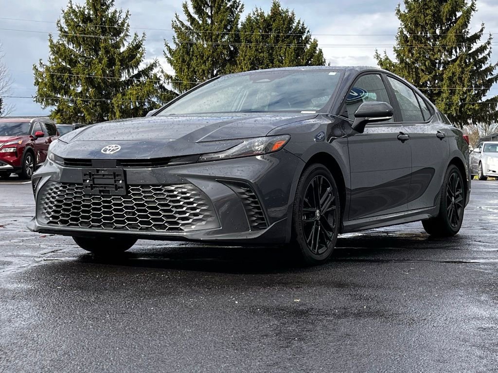 Used 2025 Toyota Camry SE image 8