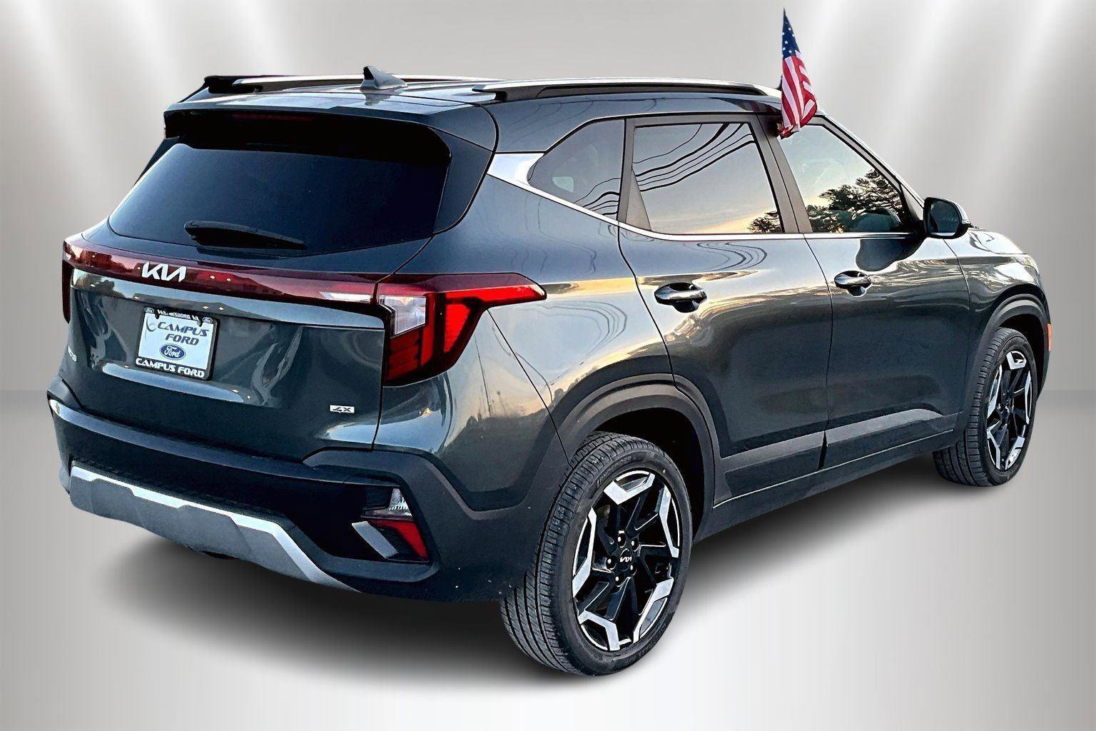 Used 2024 Kia Seltos SX w/ SX Sunroof Package image 2