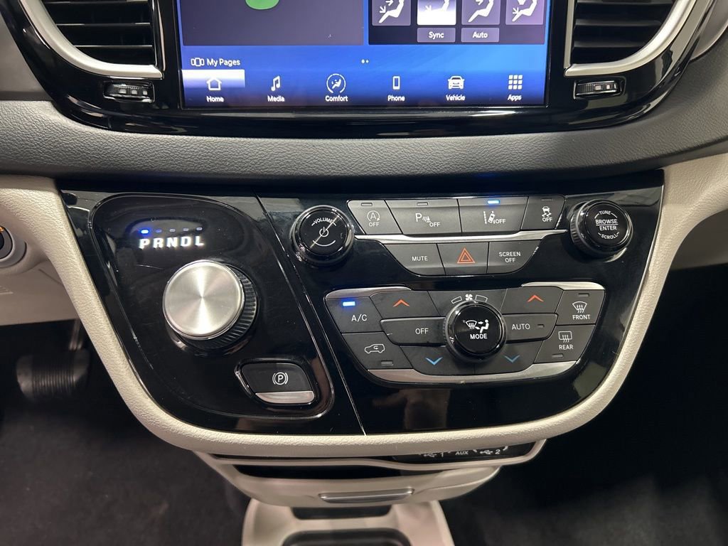 Used 2022 Chrysler Pacifica Touring-L image 19