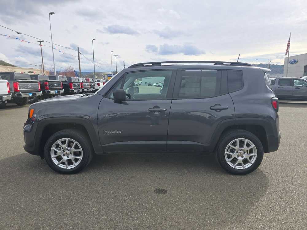 Used 2022 Jeep Renegade Latitude image 2