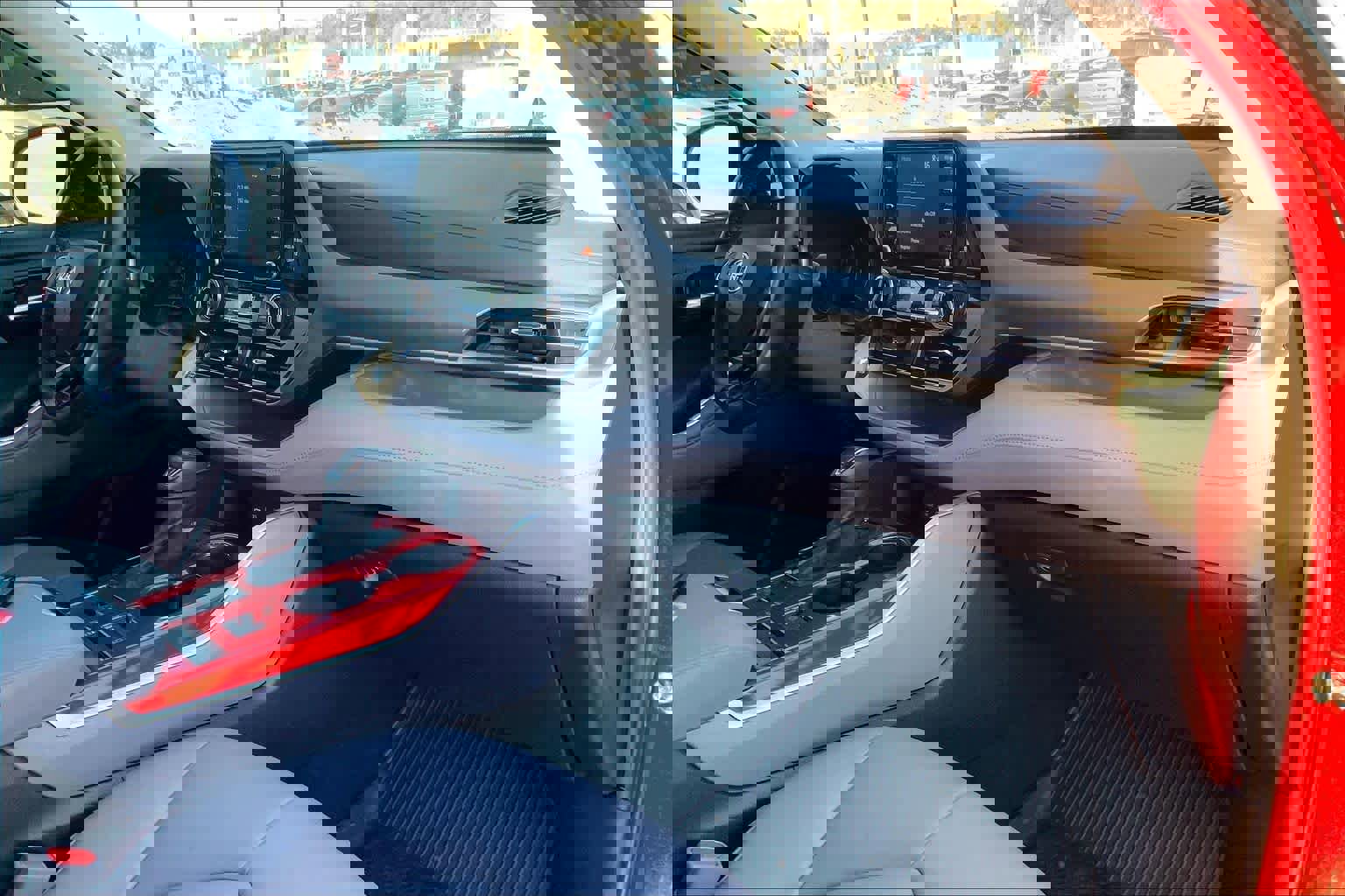 Used 2021 Toyota Highlander XLE image 18