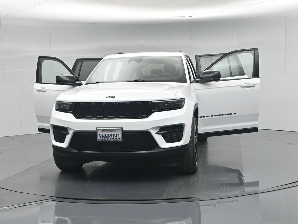 Used 2023 Jeep Grand Cherokee Altitude AWD/4WD image 35