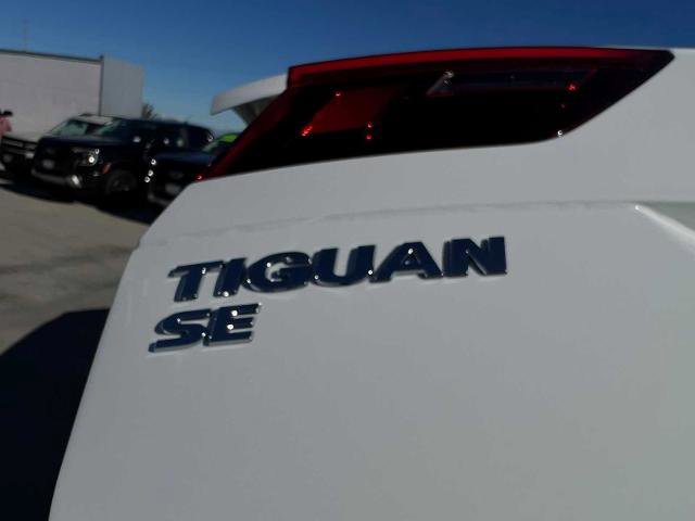 Used 2020 Volkswagen Tiguan SE w/ Panoramic Sunroof Package image 12