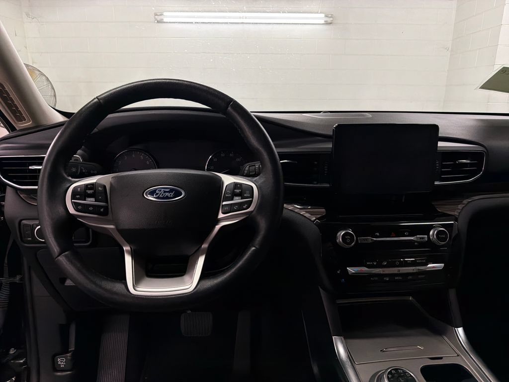Certified 2023 Ford Explorer Limited AWD/4WD image 9