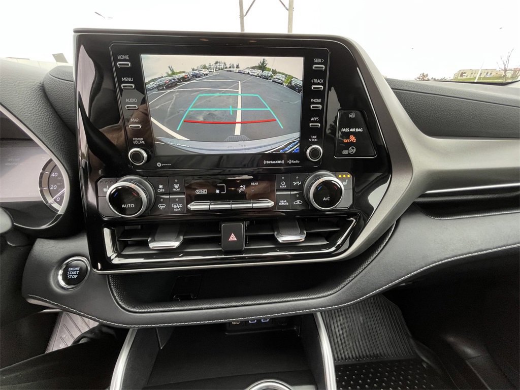 Used 2022 Toyota Highlander XLE image 15