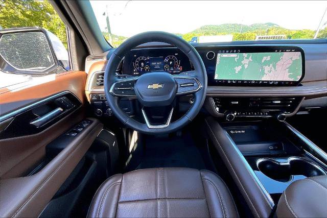 Used 2025 Chevrolet Suburban High Country RWD image 5