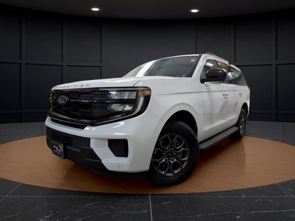 Certified 2025 Ford Expedition Active AWD/4WD image 3
