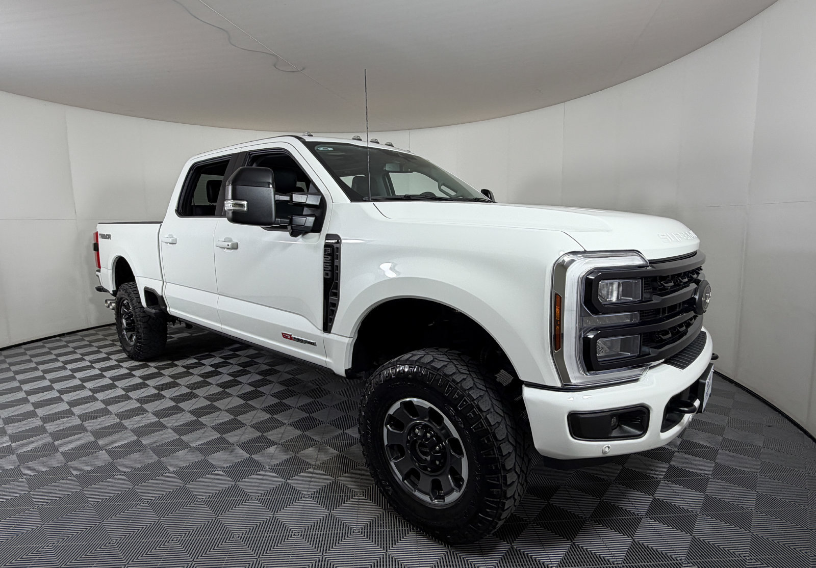 Certified 2024 Ford F250 Lariat w/ Lariat Ultimate Package AWD/4WD image 1