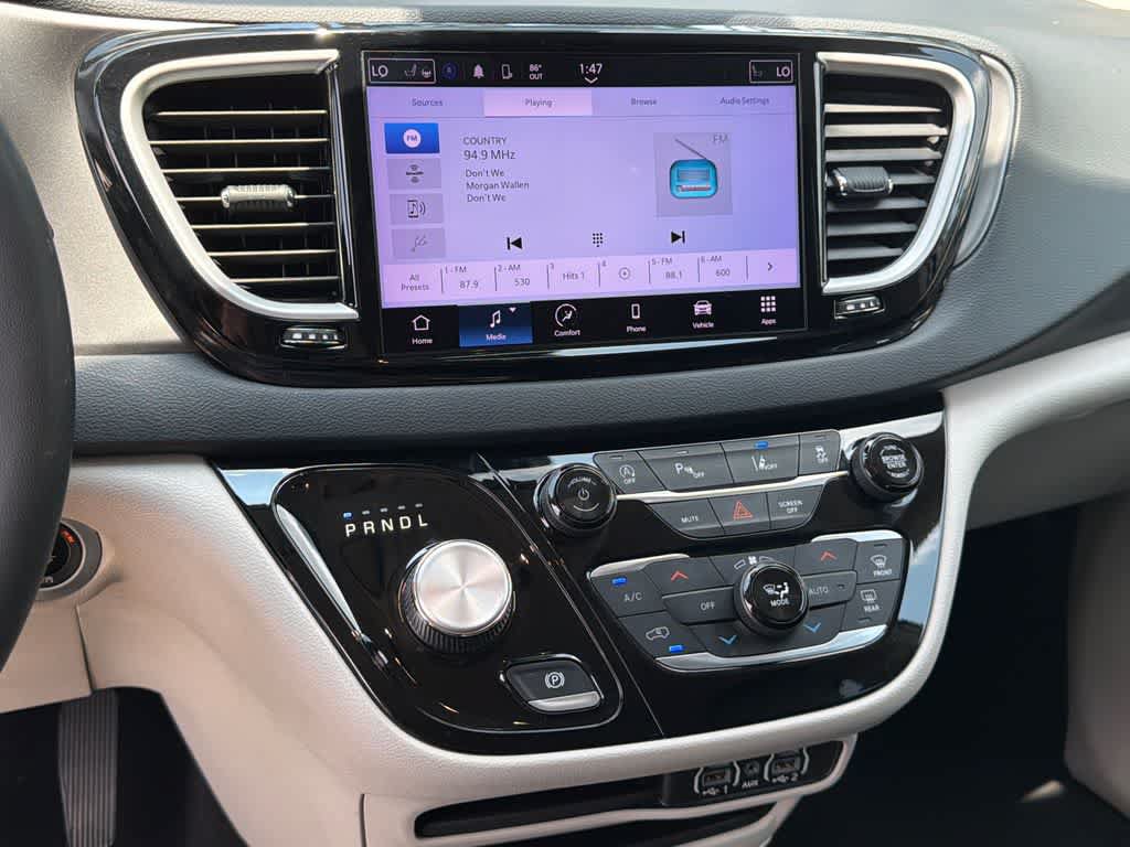 Used 2023 Chrysler Pacifica Touring-L FWD image 26