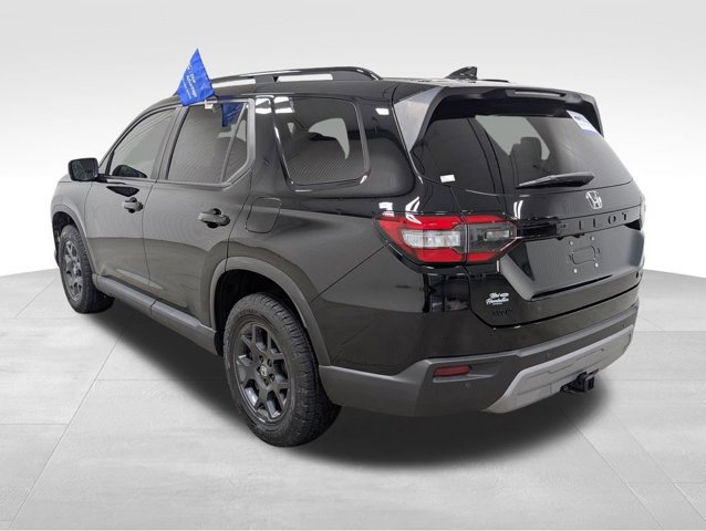Used 2024 Honda Pilot TrailSport image 3