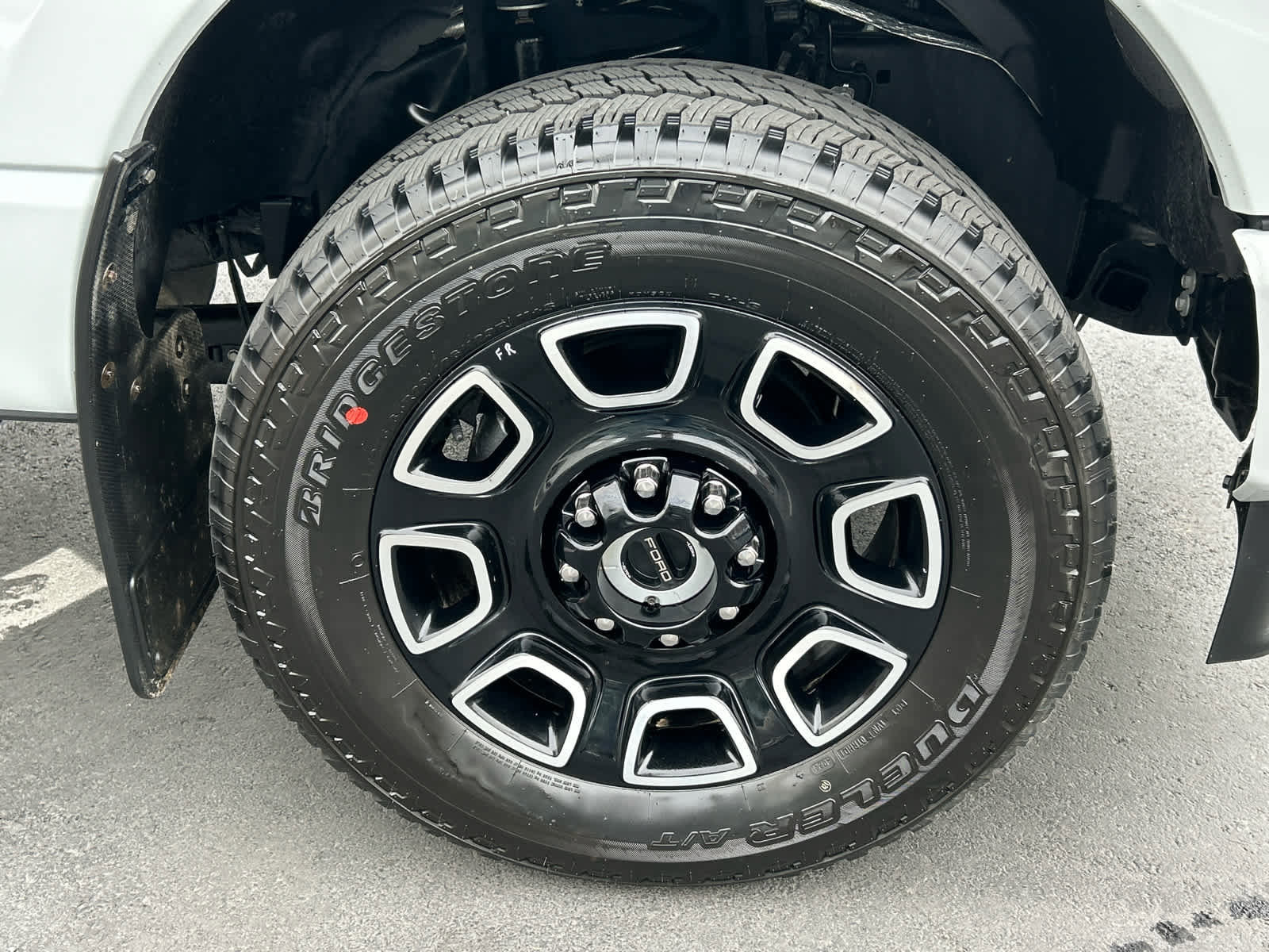 Certified 2025 Ford F350 Platinum w/ FX4 Off-Road Package image 16