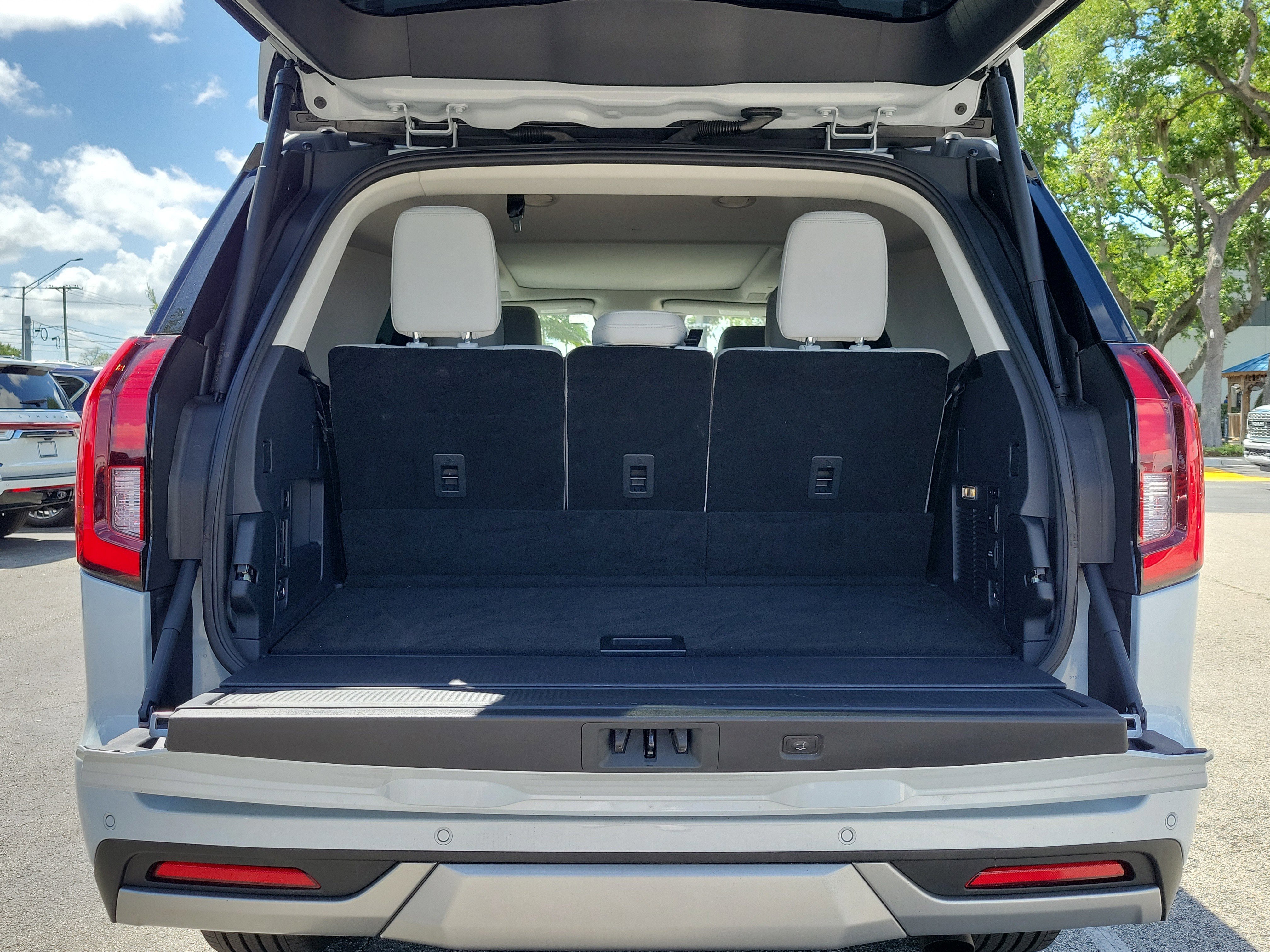 Certified 2025 Ford Expedition Platinum w/ Platinum Ultimate Package image 10